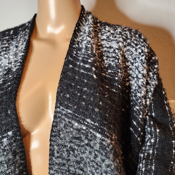 Woolrich Cape Shawl Blanket Wrap Poncho. Black Grey Stripe. Womens One Size - Picture 3 of 16